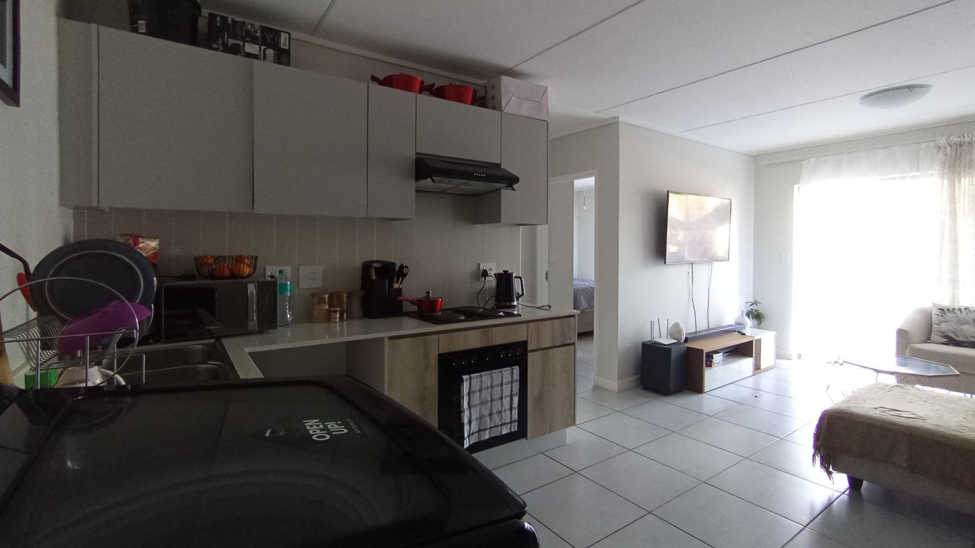 Kitchen - 9 square meters of property in Mooikloof