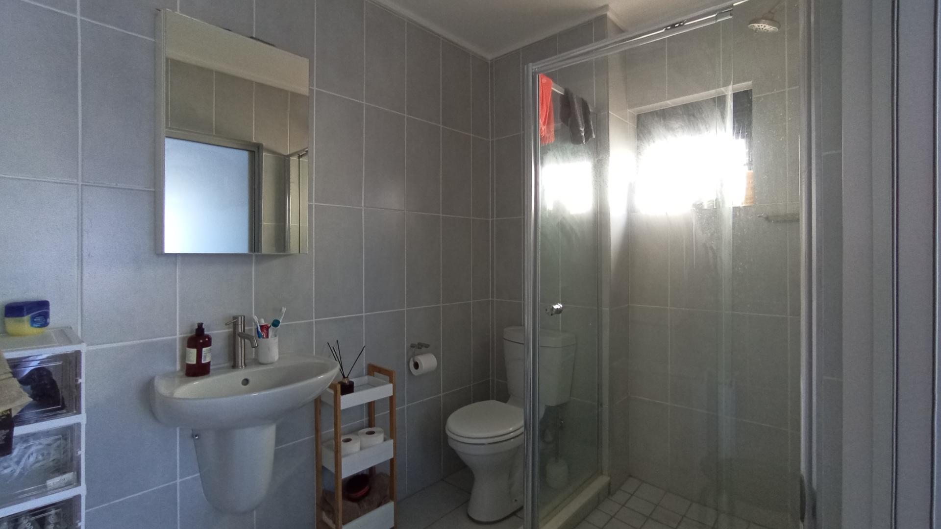 Main Bathroom - 4 square meters of property in Mooikloof