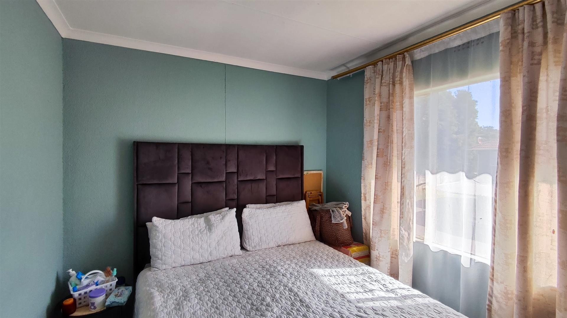 Bed Room 1 - 9 square meters of property in Glen Marais