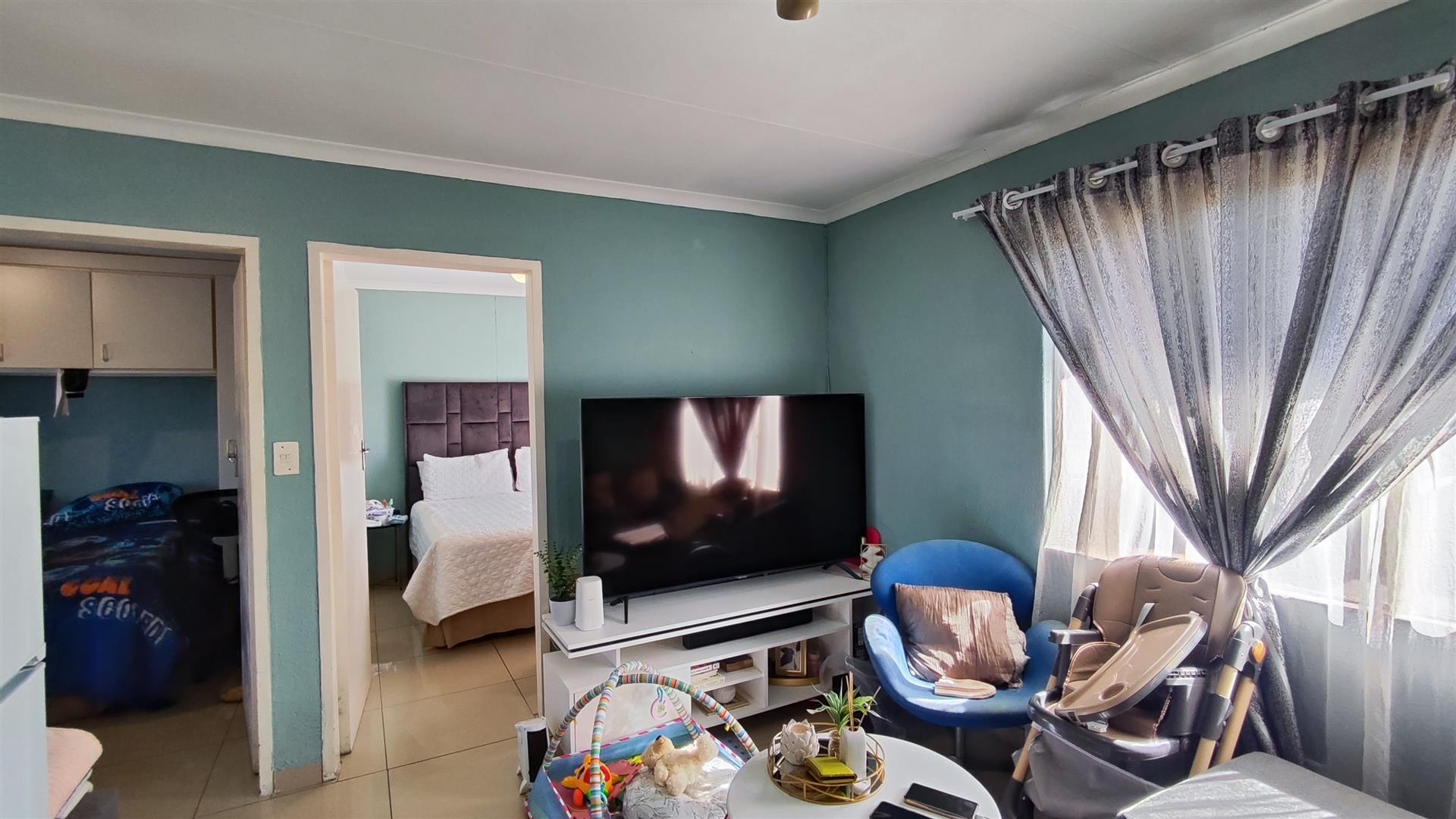 Lounges - 15 square meters of property in Glen Marais