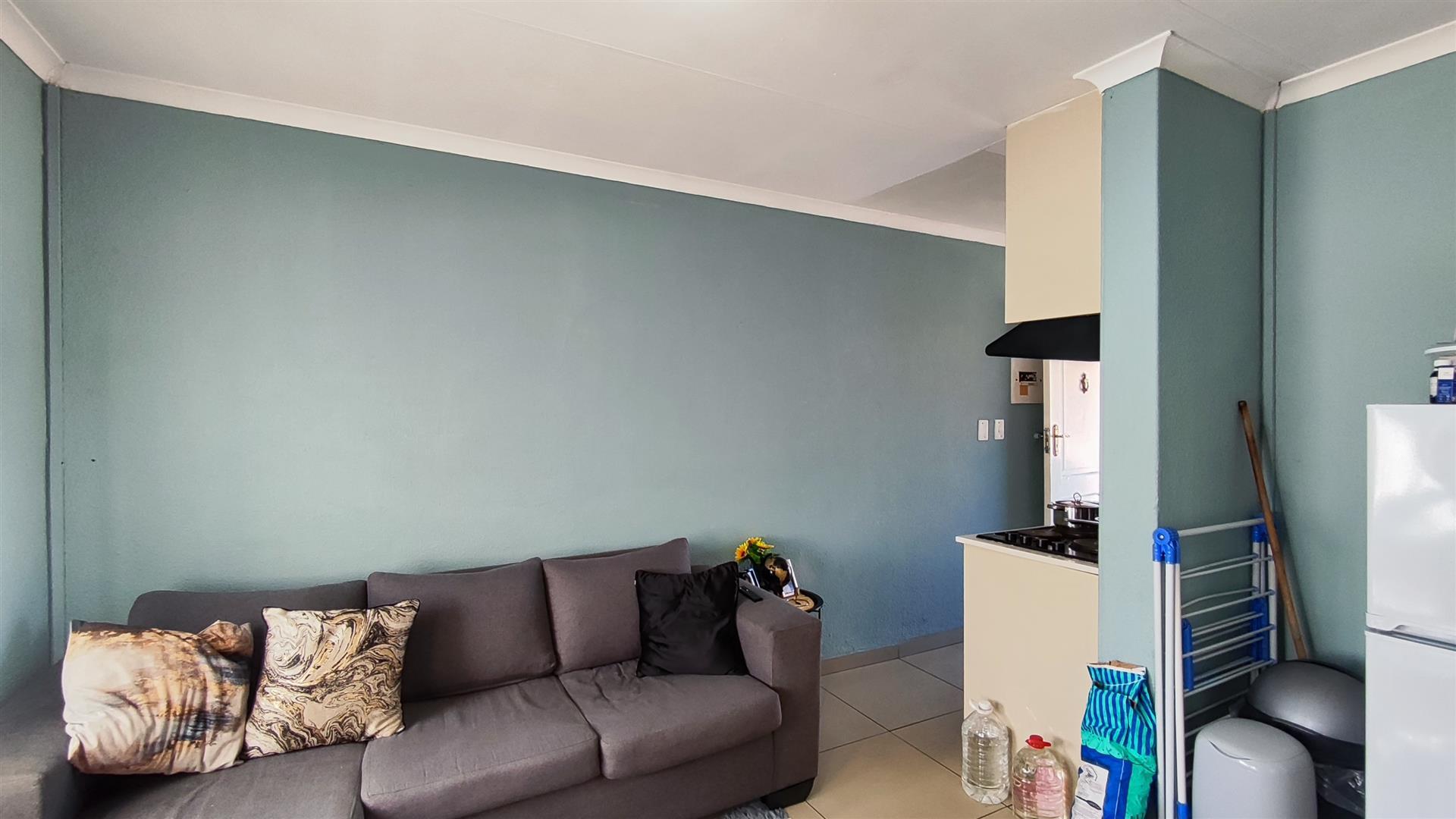 Lounges - 15 square meters of property in Glen Marais