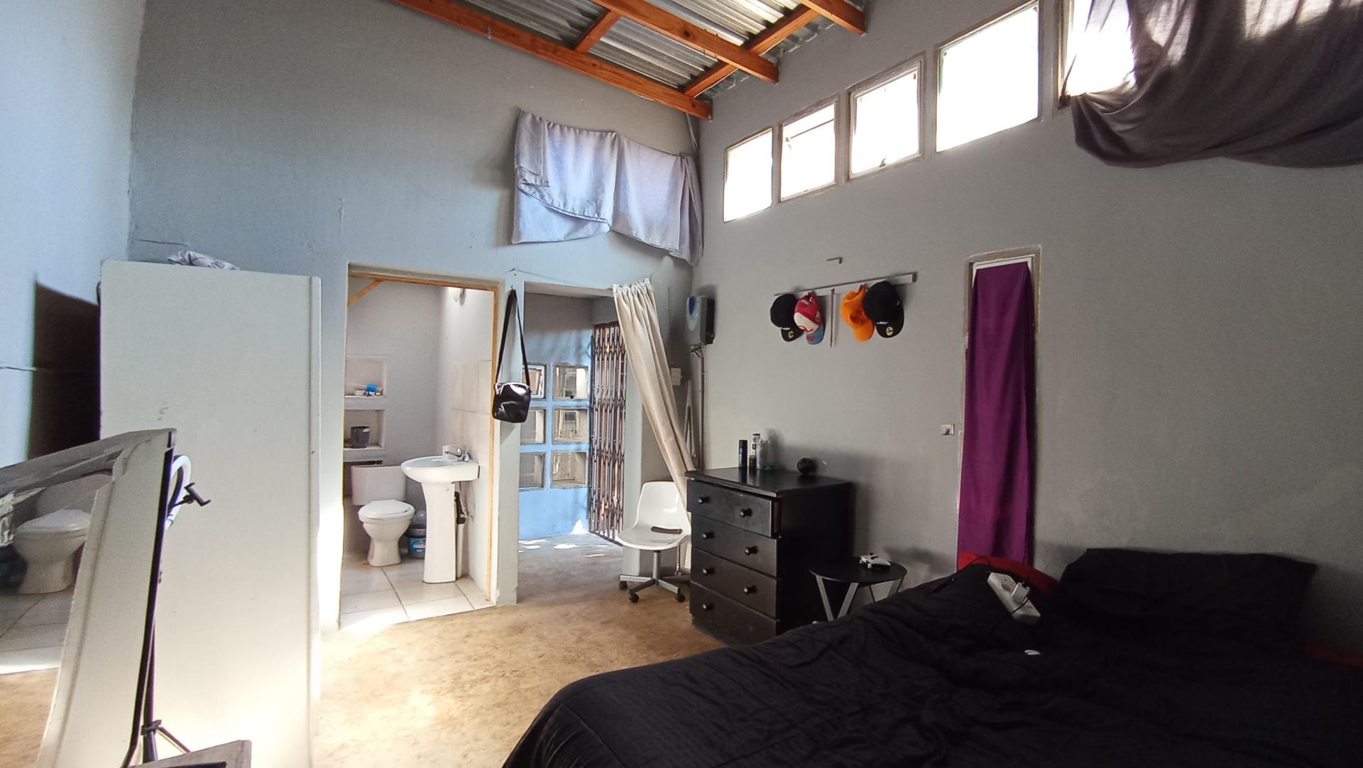 Bed Room 1 - 31 square meters of property in Kensington - JHB