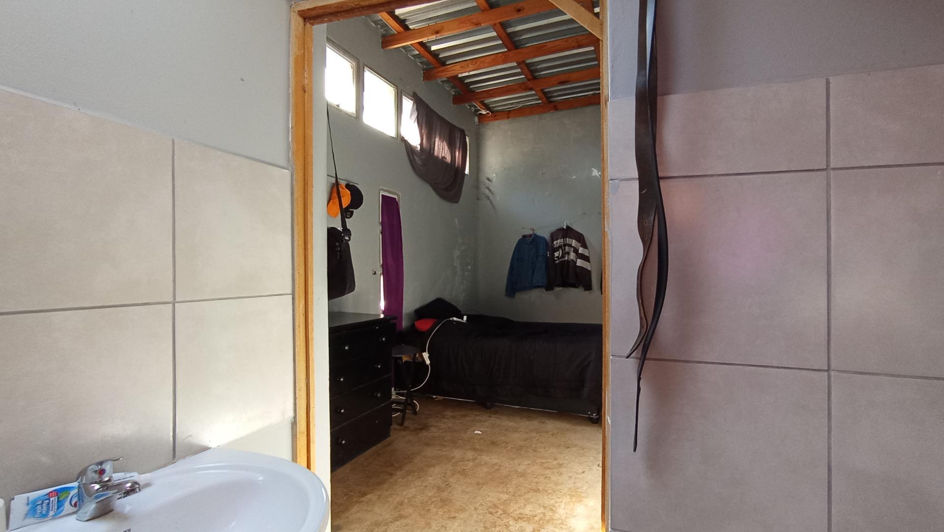 Bathroom 1 - 14 square meters of property in Kensington - JHB