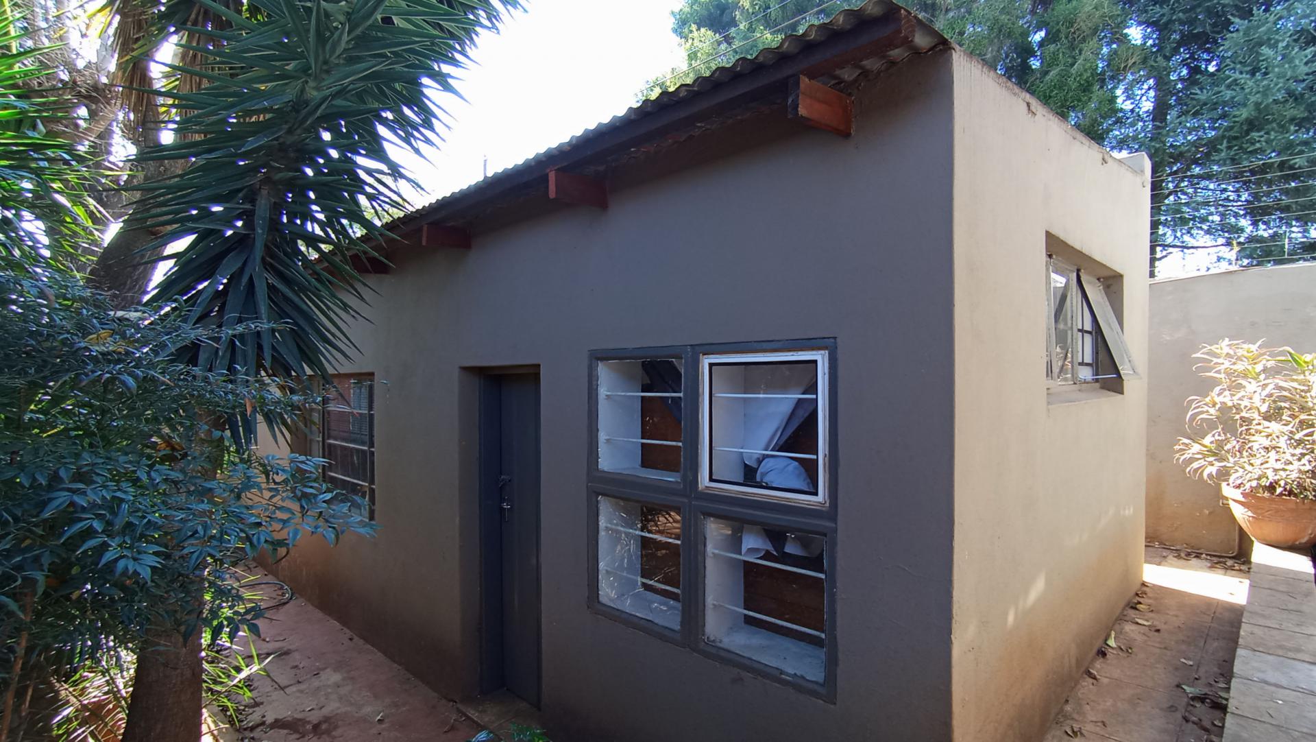 Flatlet - 19 square meters of property in Kensington - JHB
