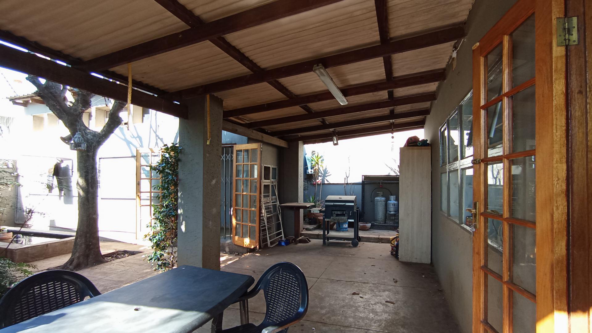 Patio - 25 square meters of property in Kensington - JHB