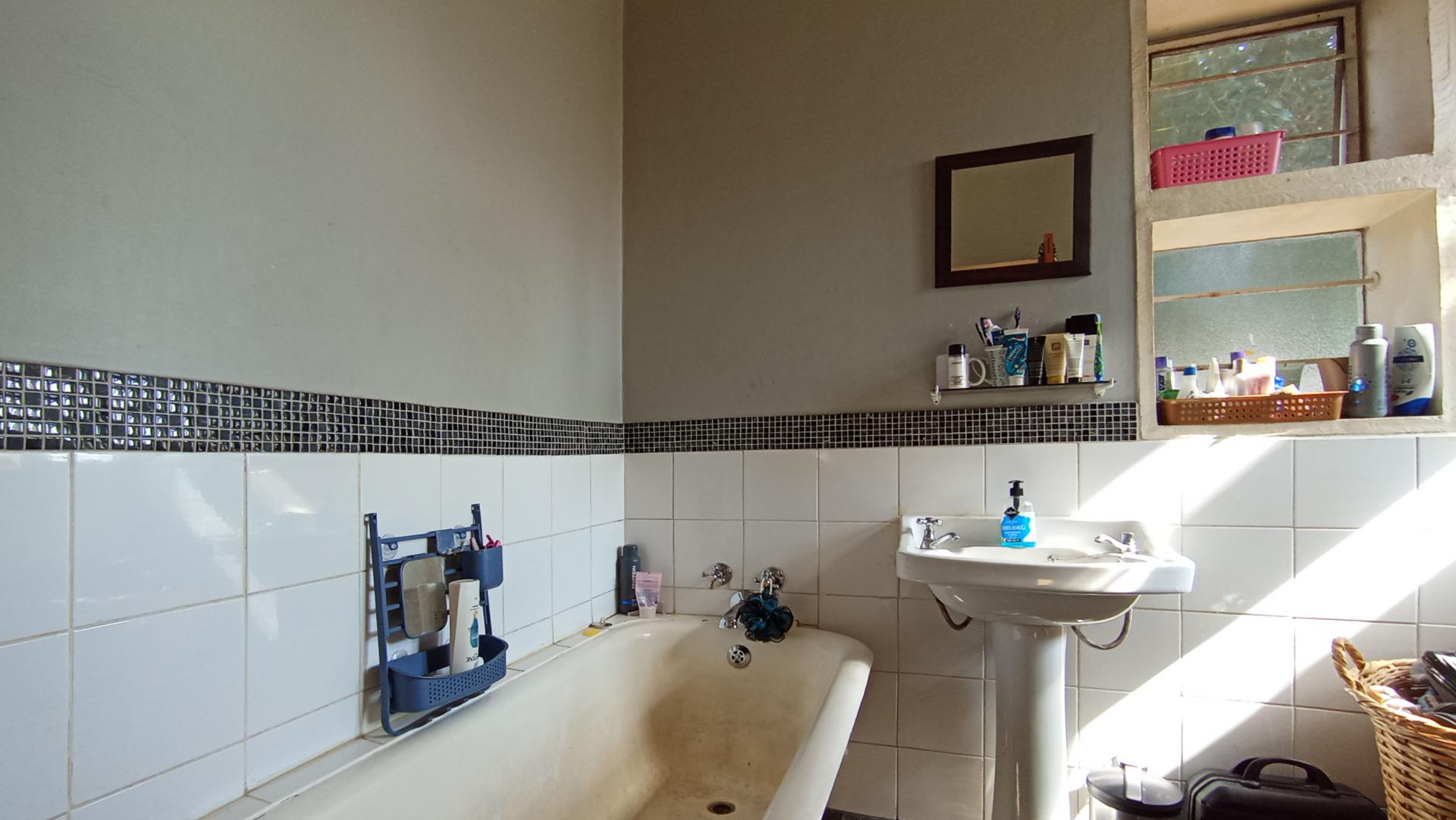 Main Bathroom - 6 square meters of property in Kensington - JHB