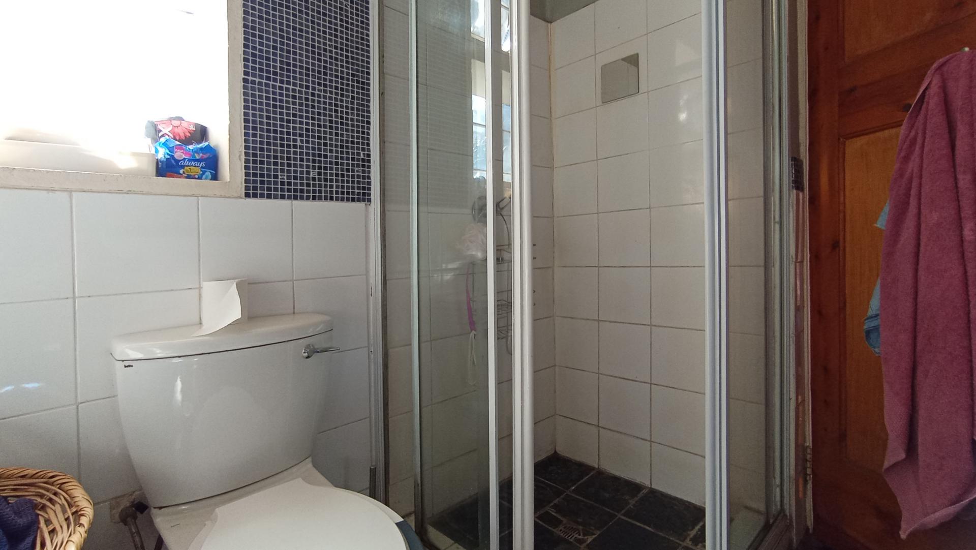 Main Bathroom - 6 square meters of property in Kensington - JHB
