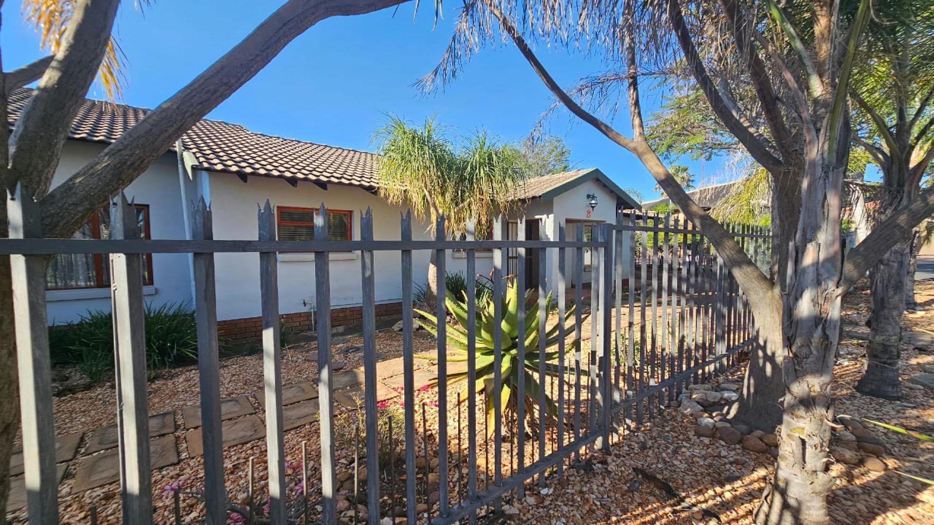 Front View of property in Bendor