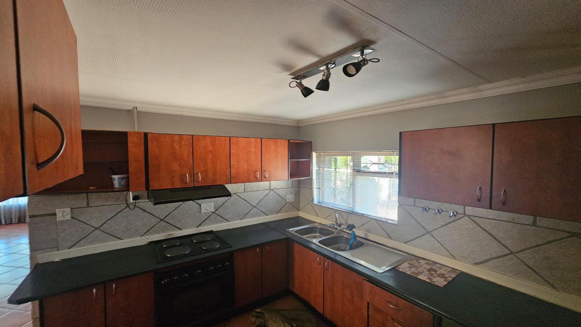 Kitchen of property in Bendor