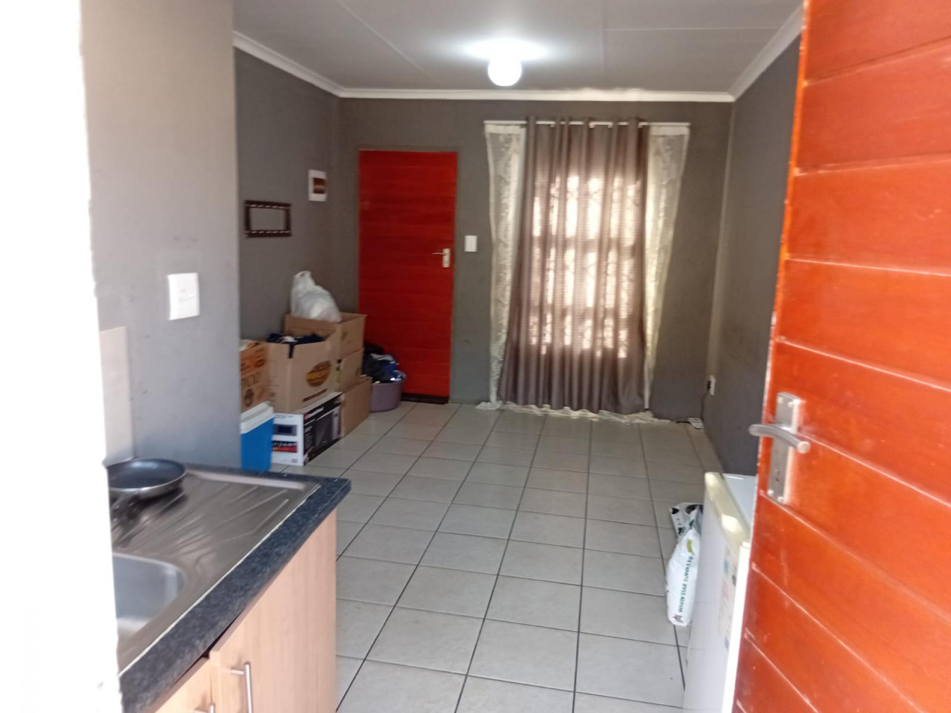 Kitchen of property in Daveyton