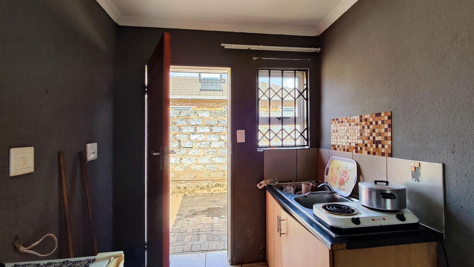 Kitchen - 5 square meters of property in Daveyton