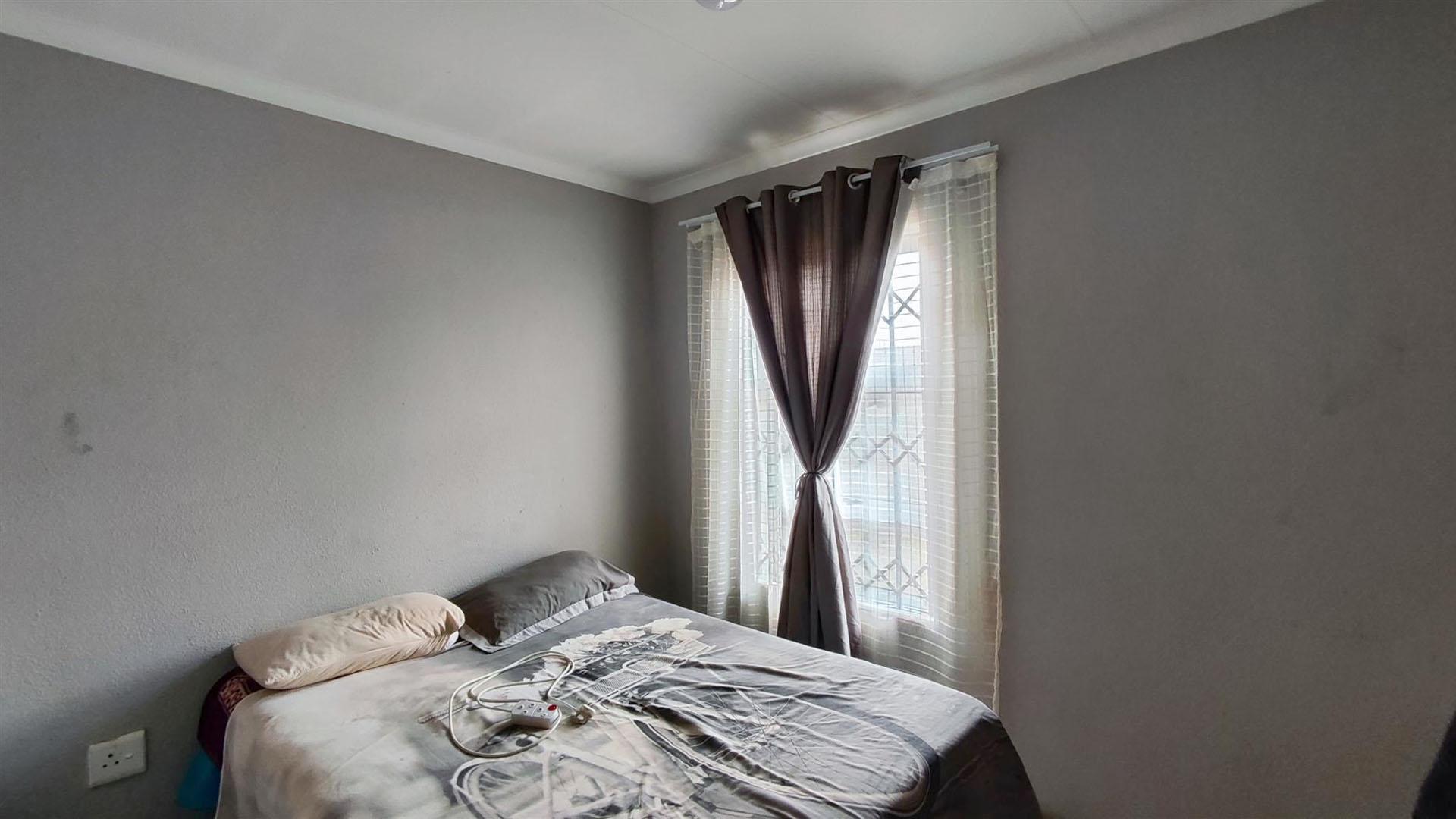 Bed Room 2 - 10 square meters of property in Daveyton