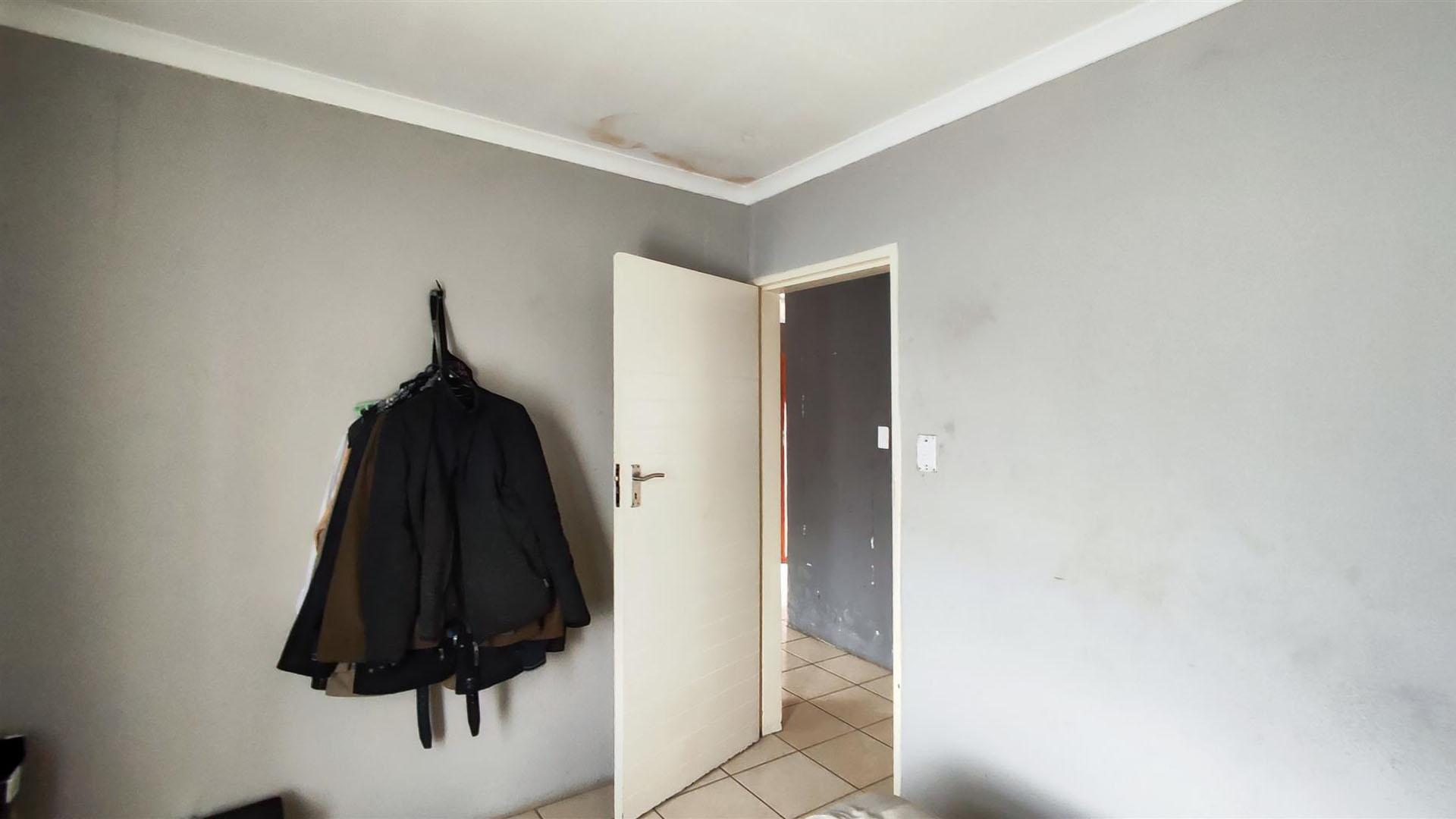 Bed Room 2 - 10 square meters of property in Daveyton