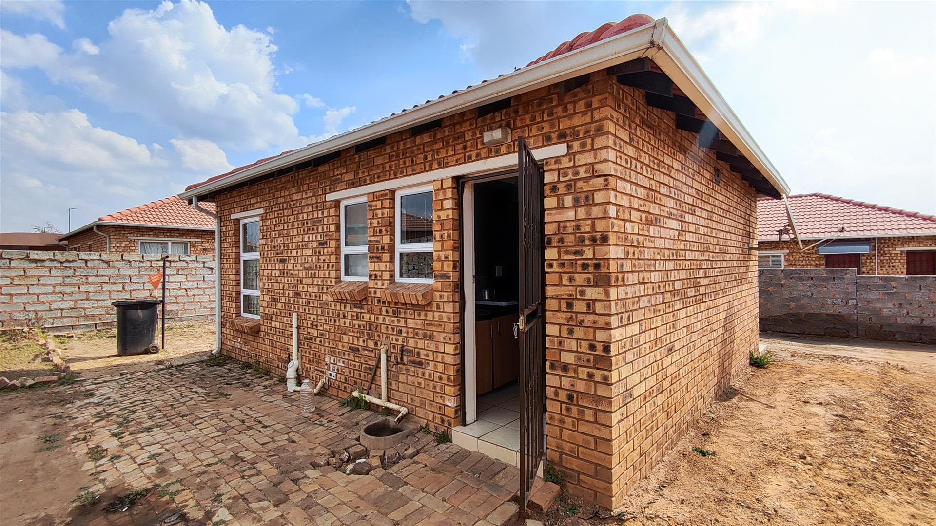 Front View of property in Daveyton
