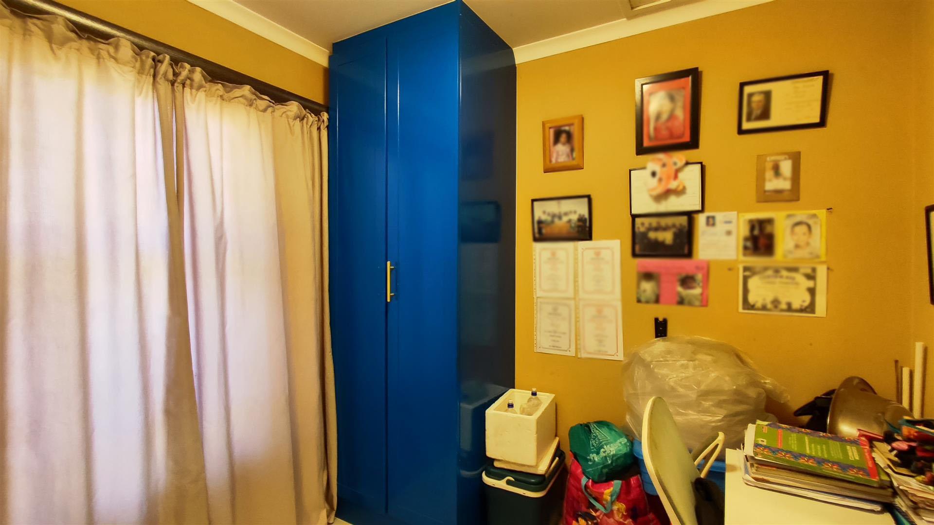 Bed Room 1 - 8 square meters of property in Albertsdal