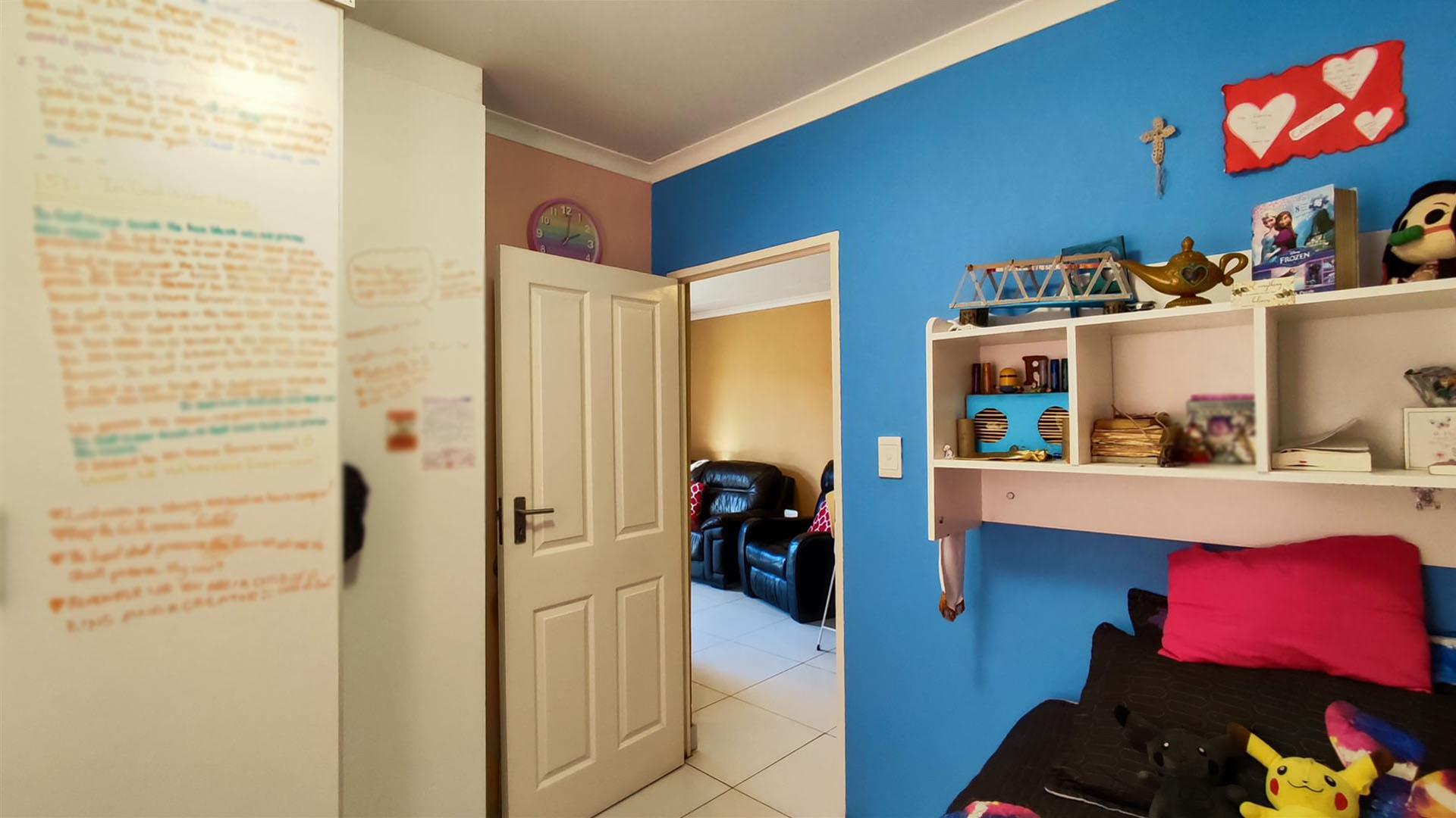 Bed Room 2 - 8 square meters of property in Albertsdal