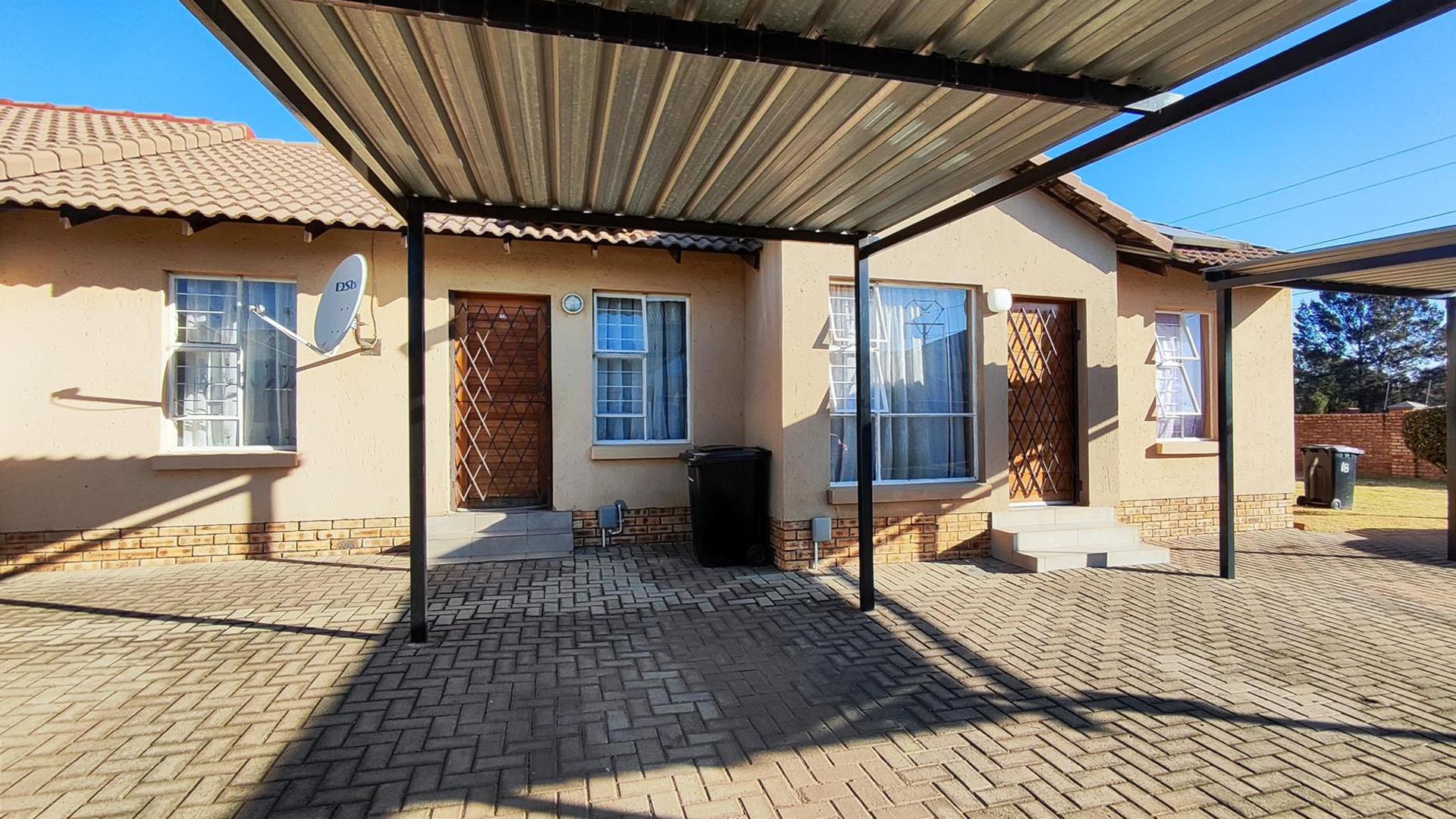 Front View of property in Albertsdal