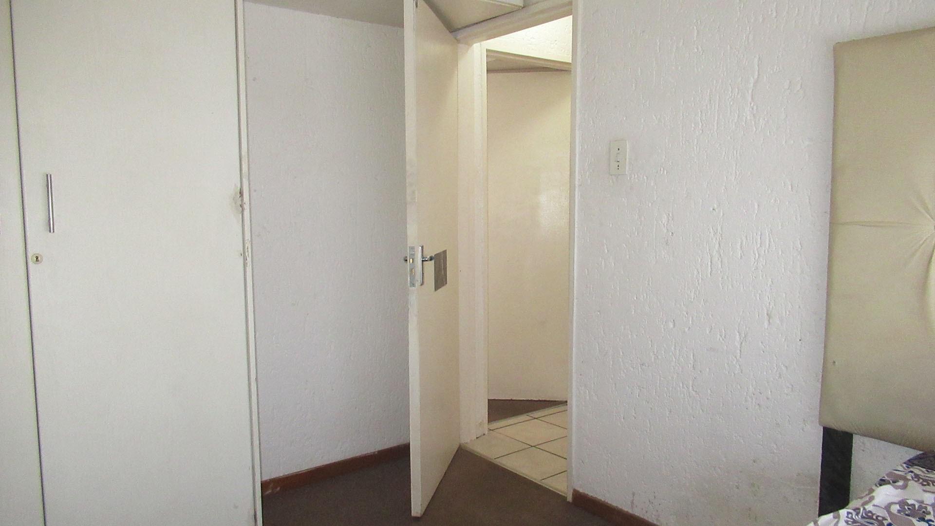 Bed Room 2 - 9 square meters of property in Florida