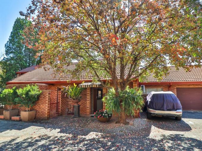 2 Bedroom Simplex for Sale For Sale in Faerie Glen - MR679760