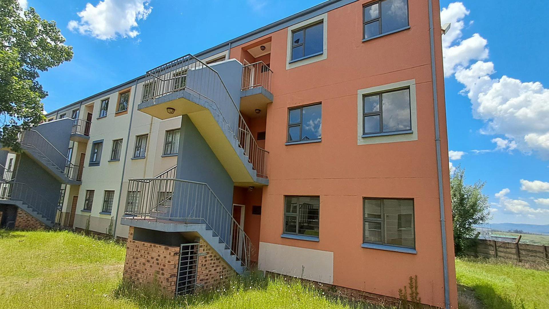 Front View of property in Madadeni