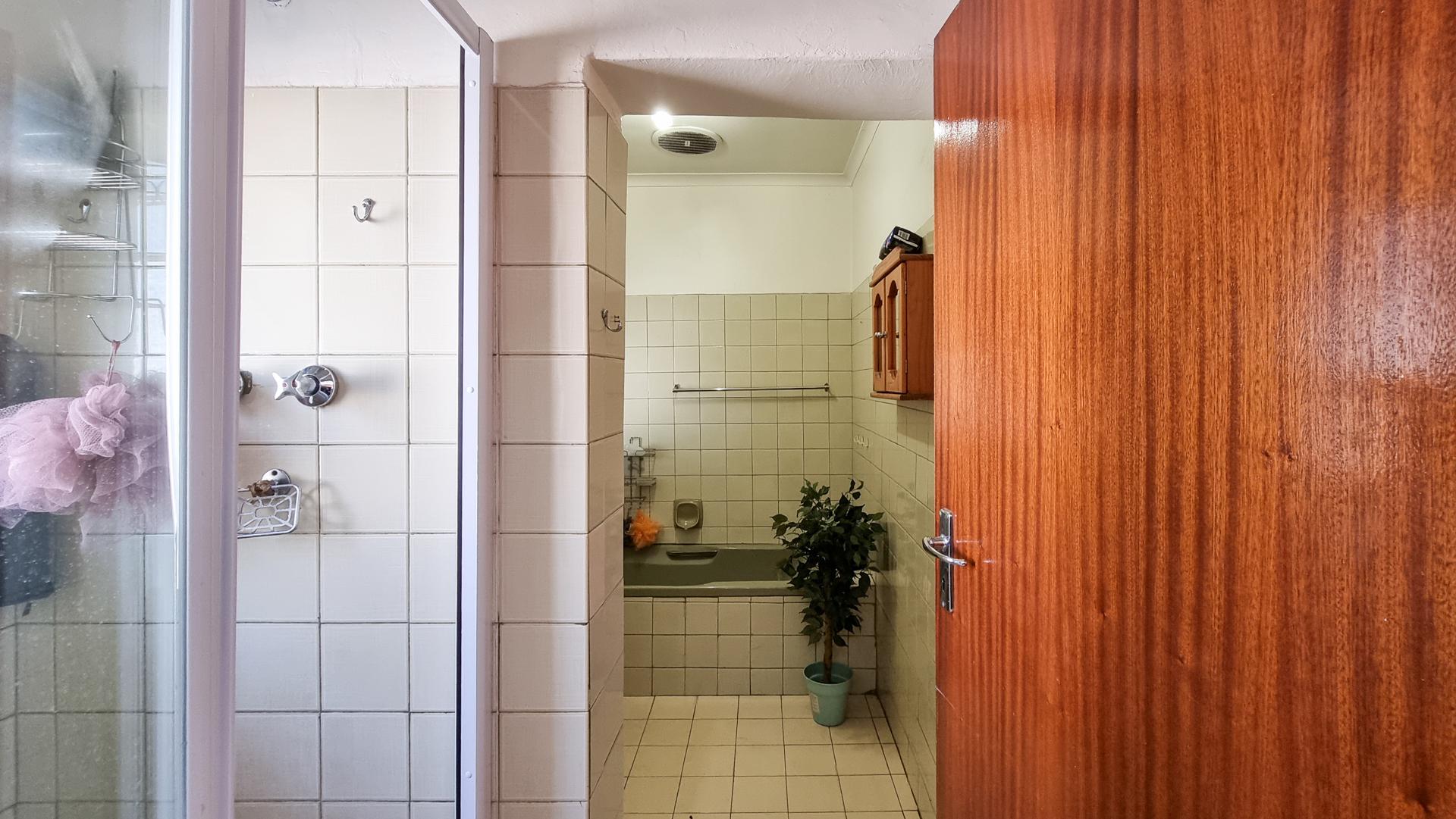 Main Bathroom of property in Middelburg - MP