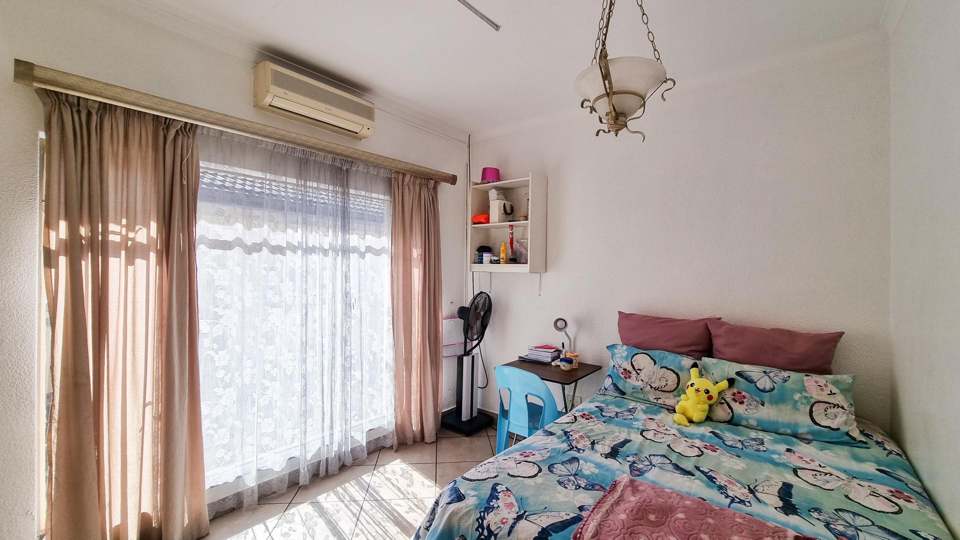 Bed Room 1 of property in Middelburg - MP