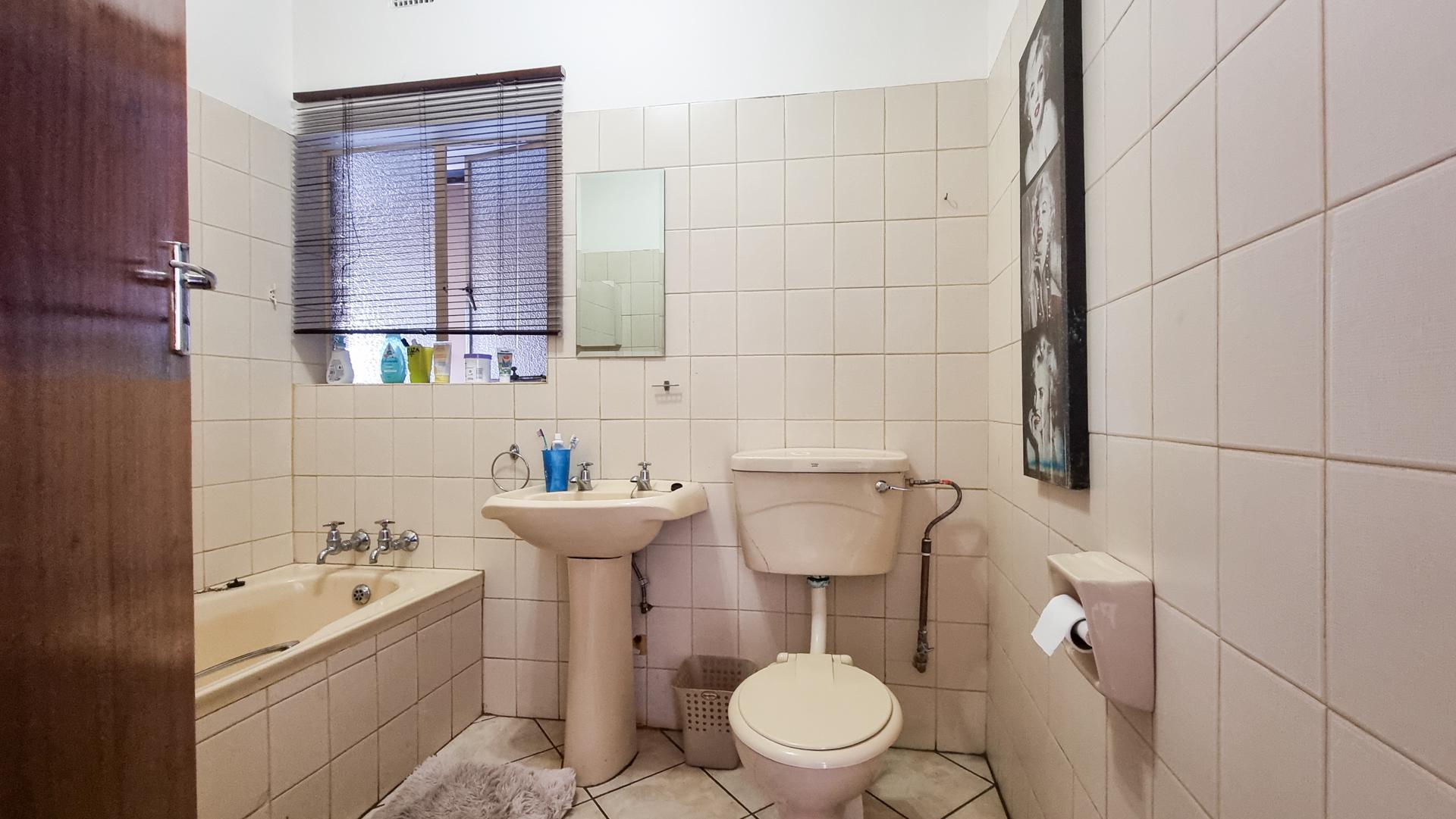 Bathroom 1 of property in Middelburg - MP