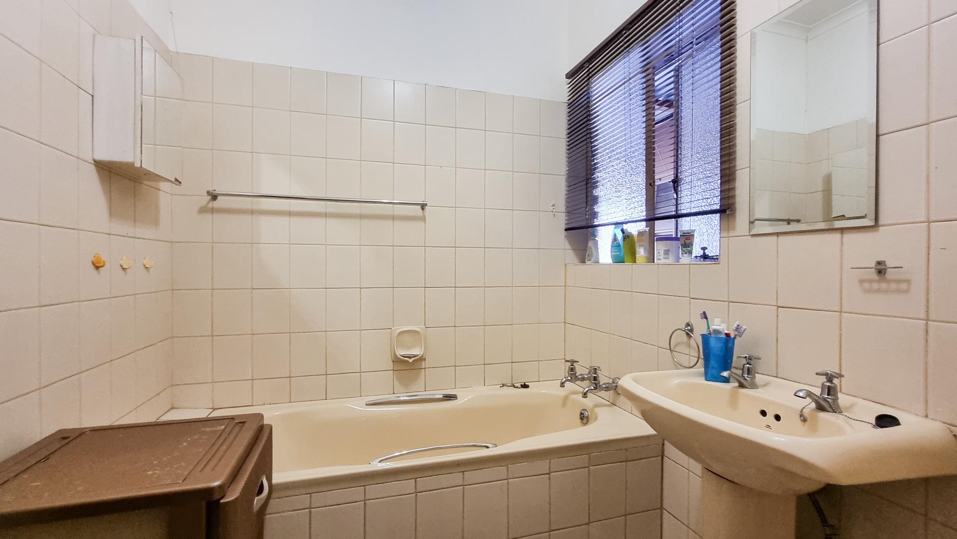 Bathroom 1 of property in Middelburg - MP