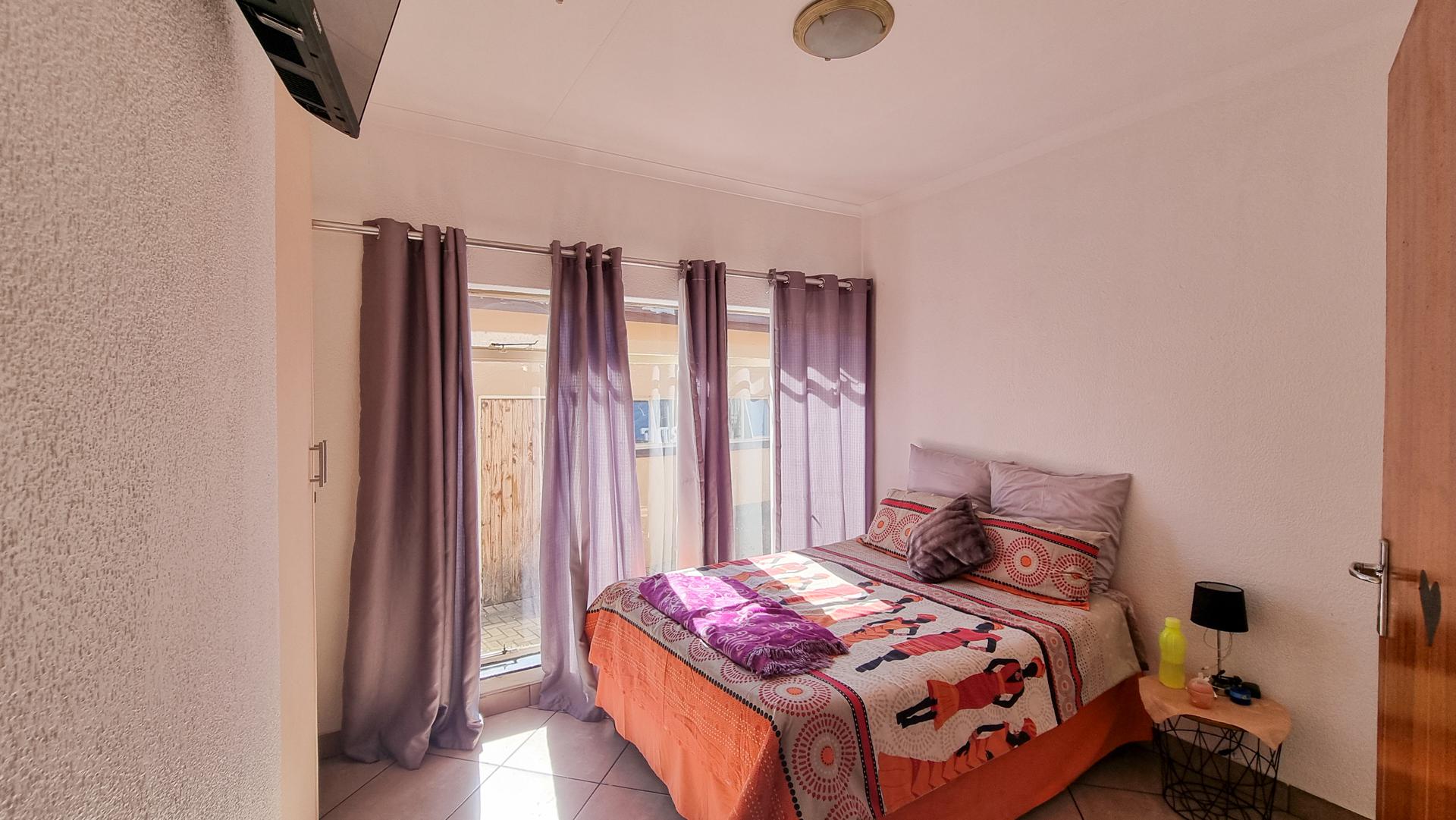 Bed Room 2 of property in Middelburg - MP