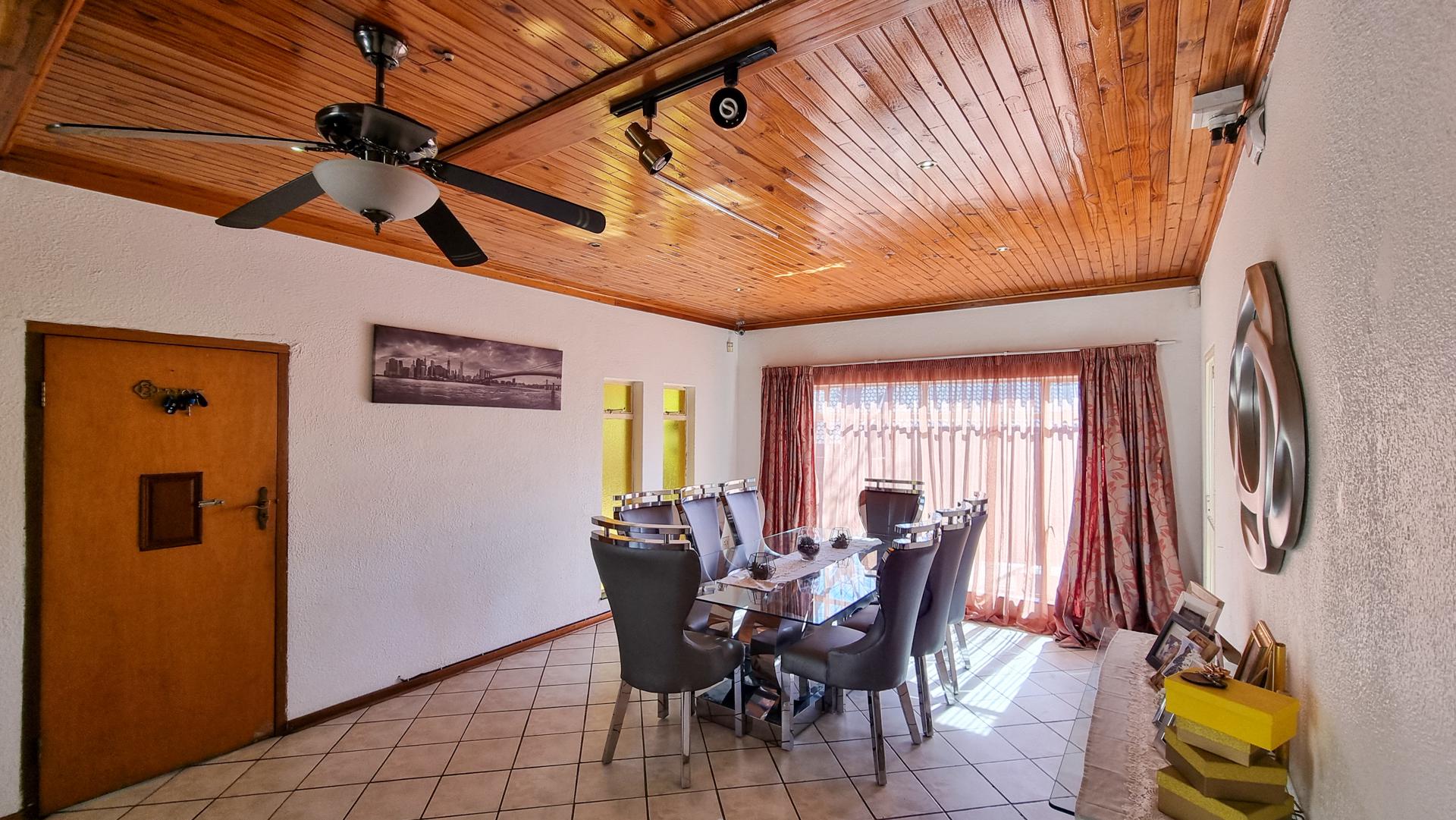 Dining Room of property in Middelburg - MP