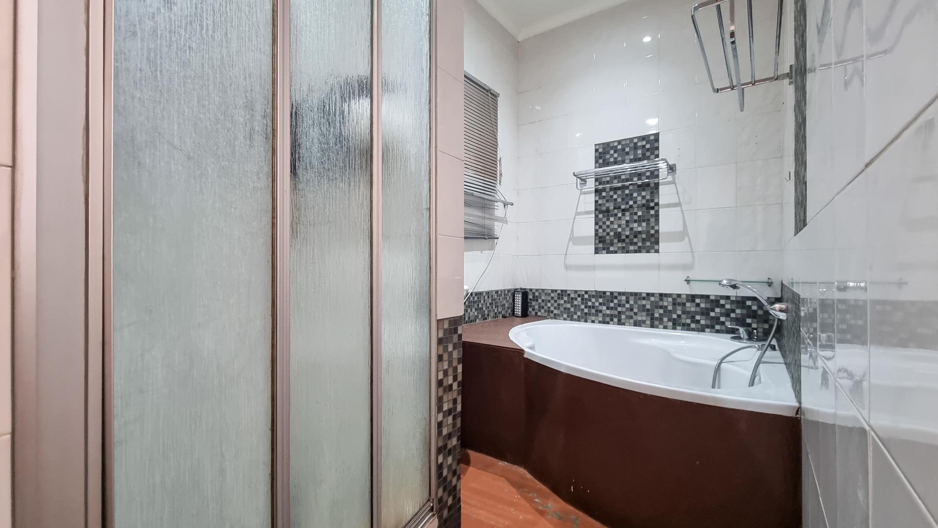 Bathroom 2 of property in Middelburg - MP