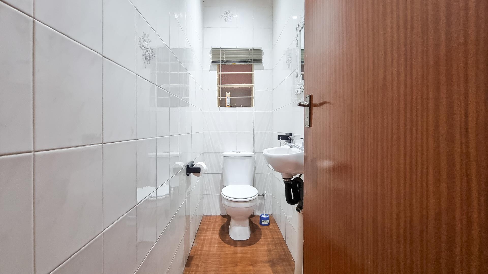 Bathroom 2 of property in Middelburg - MP