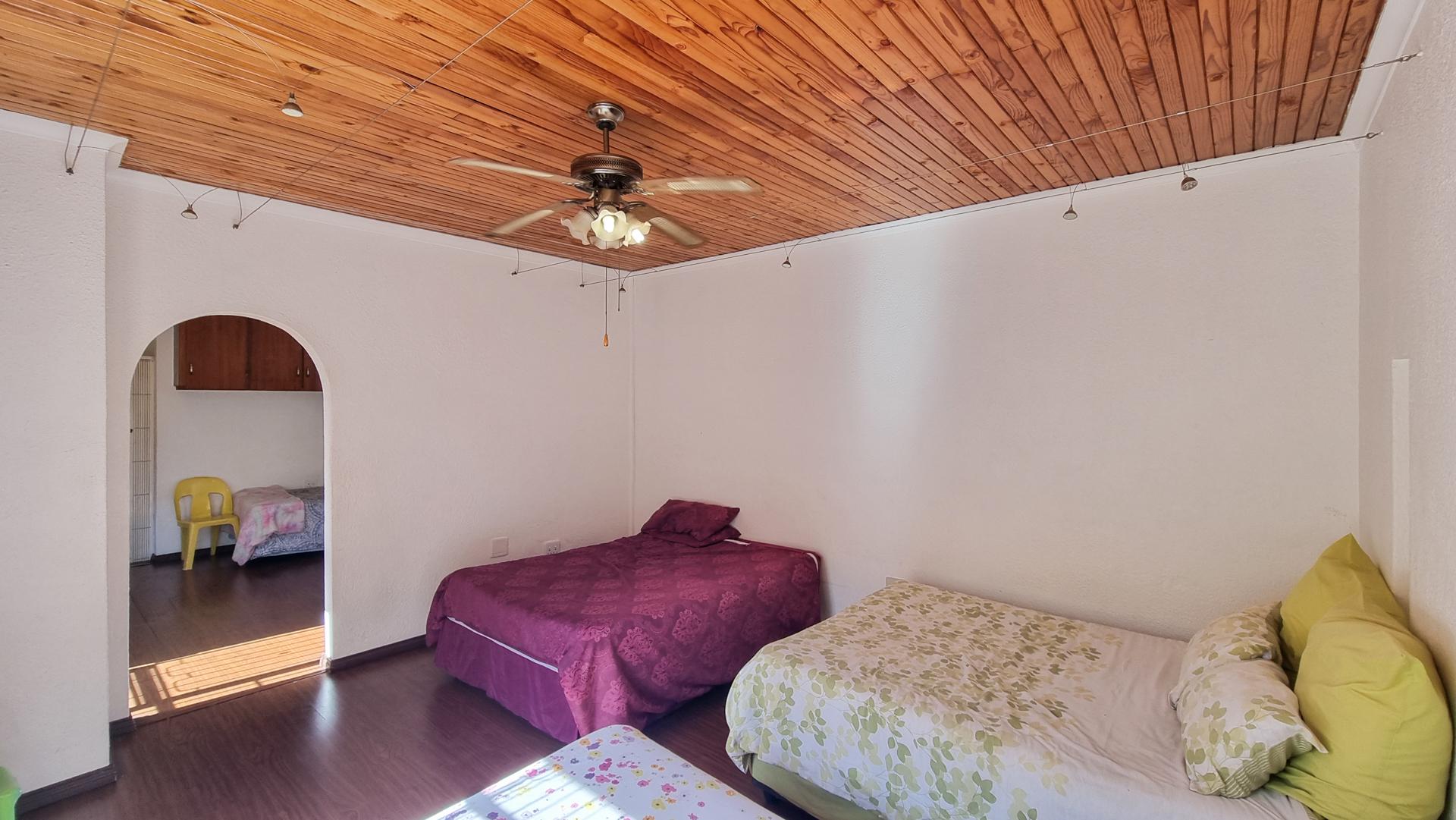 Bed Room 5+ of property in Middelburg - MP