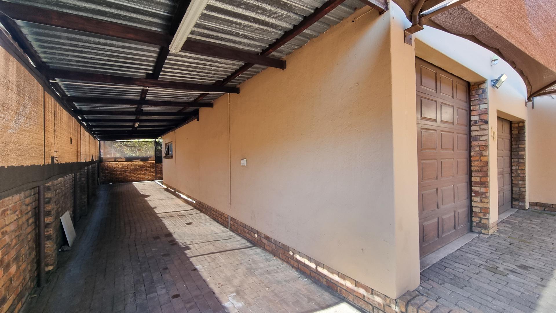 Carport  of property in Middelburg - MP