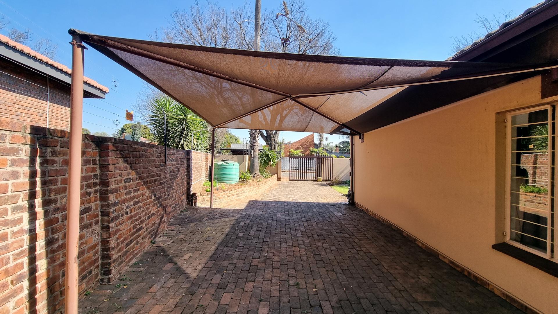 Carport  of property in Middelburg - MP