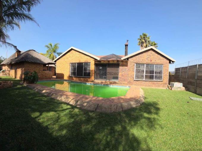 4 Bedroom House for Sale For Sale in Verwoerdpark - MR679809
