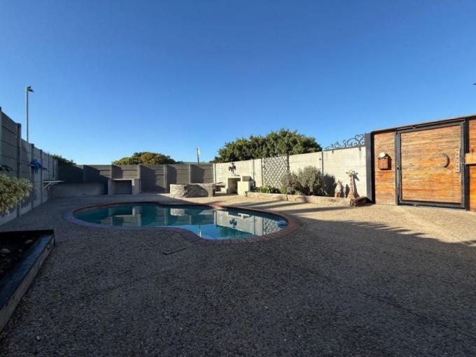5 Bedroom House for Sale For Sale in Bothasig  - MR679823