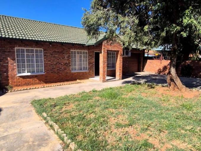 3 Bedroom House for Sale For Sale in Geelhoutpark - MR679850