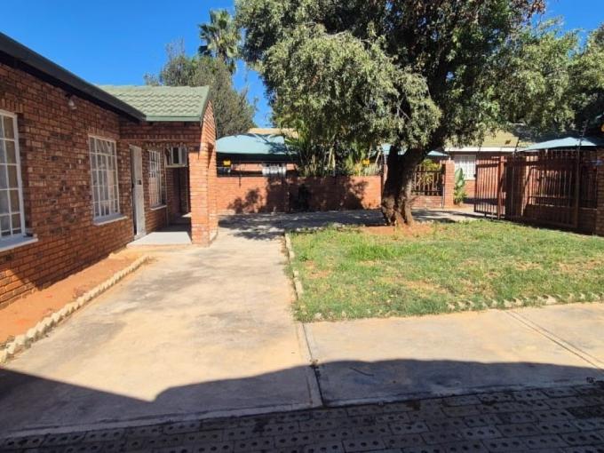 3 Bedroom House for Sale For Sale in Geelhoutpark - MR679850