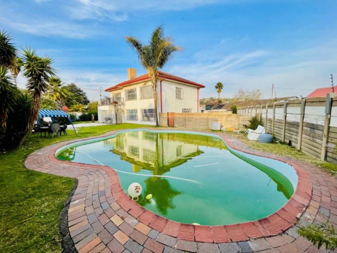 4 Bedroom House for Sale For Sale in Glenanda - MR679852