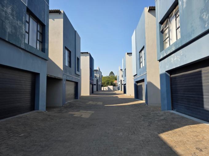 3 Bedroom Simplex to Rent in Rustenburg North - Property to rent - MR679855