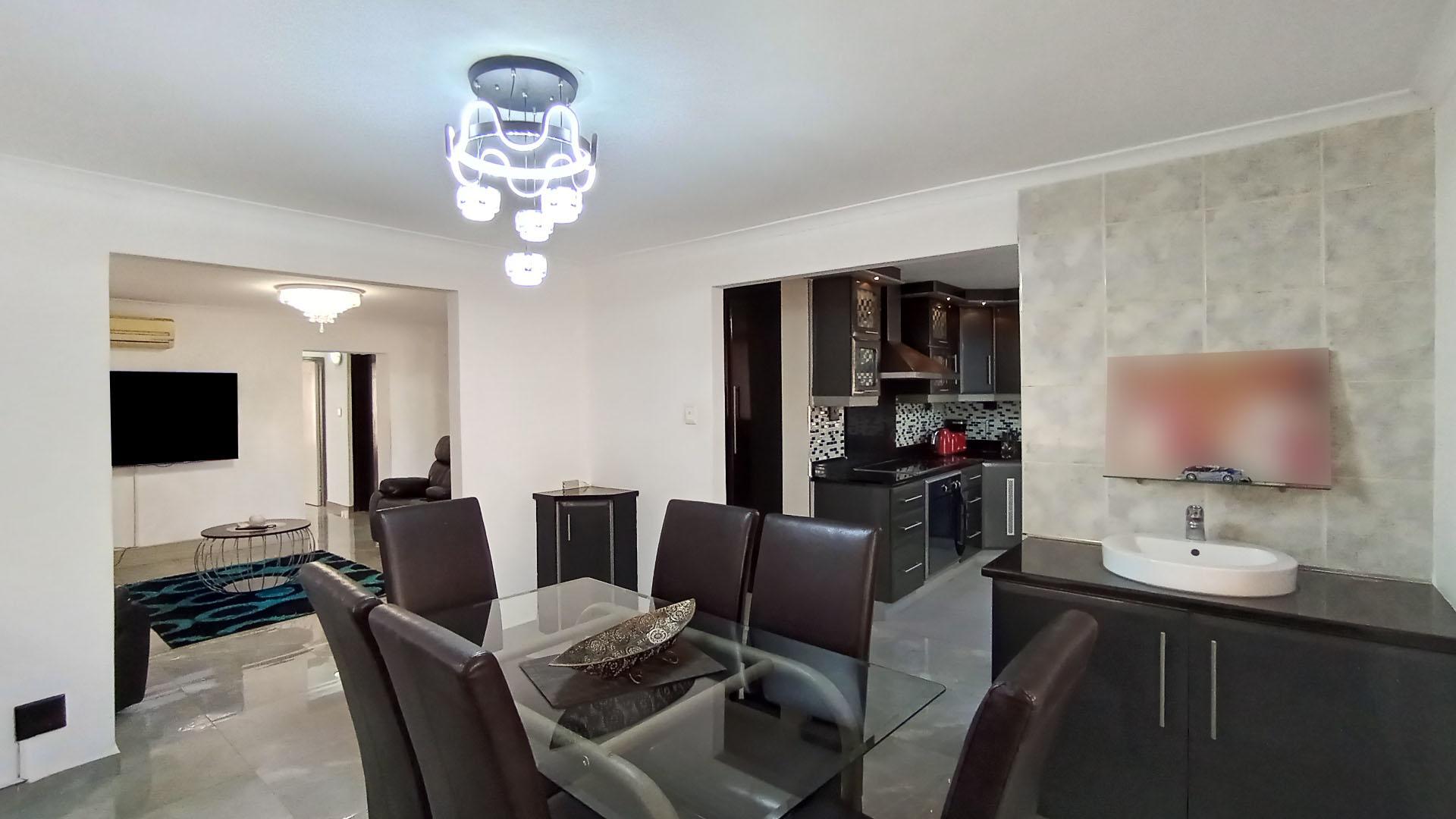 Dining Room - 17 square meters of property in Shallcross 