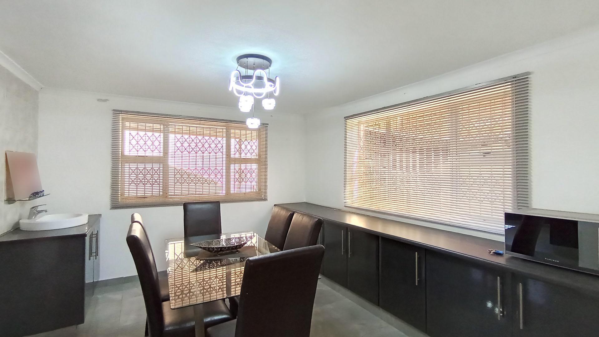 Dining Room - 17 square meters of property in Shallcross 