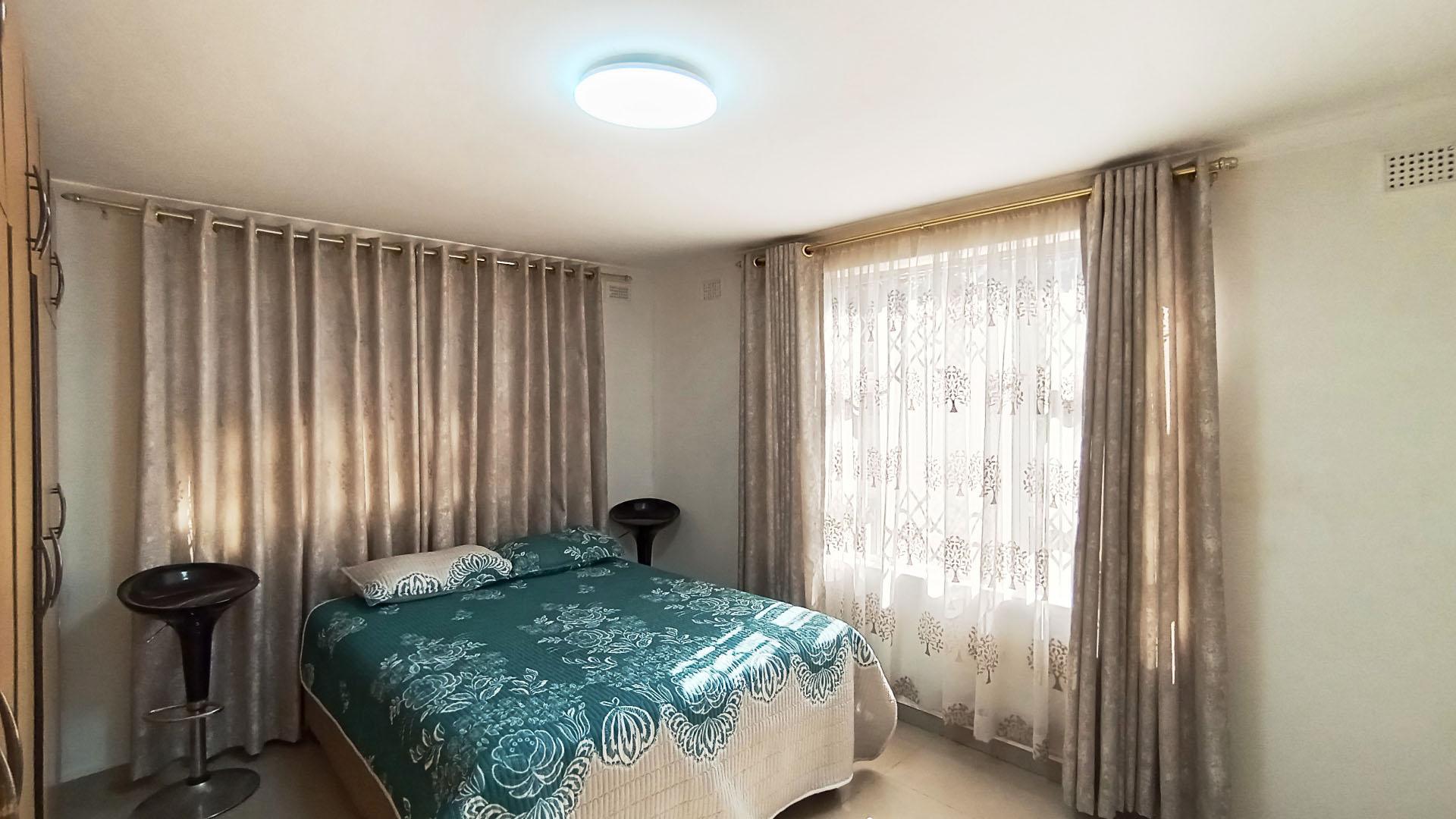 Bed Room 1 - 17 square meters of property in Shallcross 