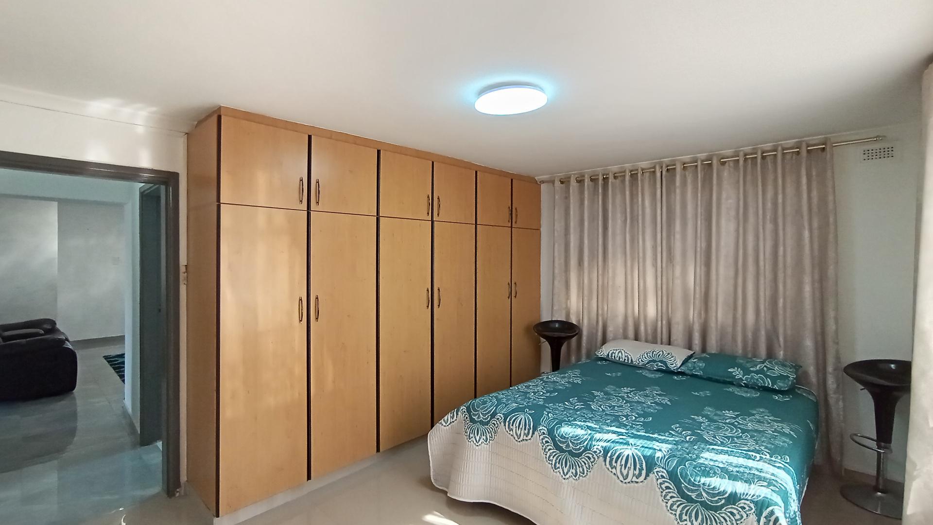 Bed Room 1 - 17 square meters of property in Shallcross 