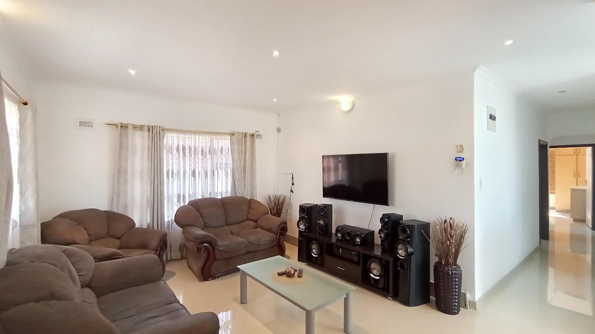 TV Room - 27 square meters of property in Shallcross 