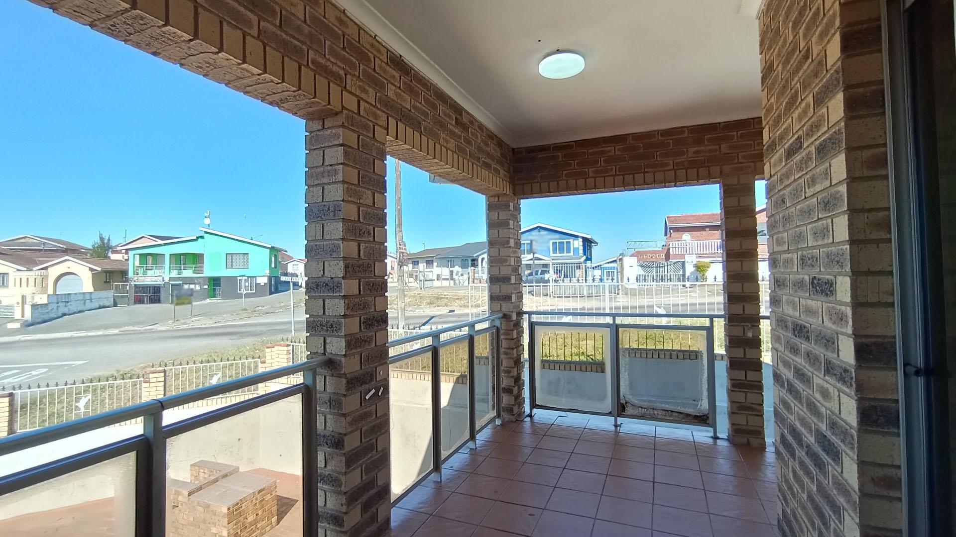 Balcony - 19 square meters of property in Shallcross 