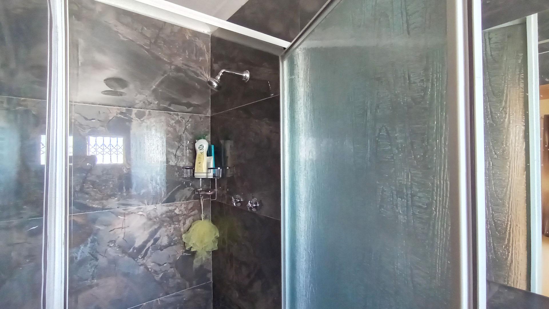 Main Bathroom - 5 square meters of property in Shallcross 