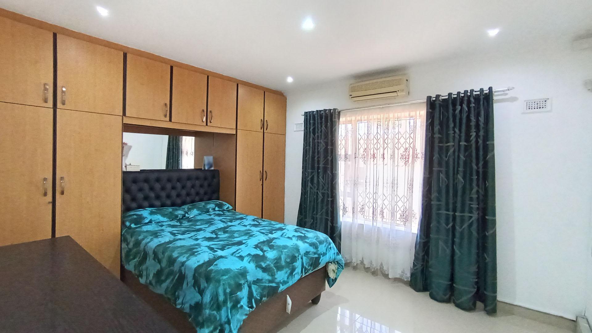 Bed Room 2 - 21 square meters of property in Shallcross 