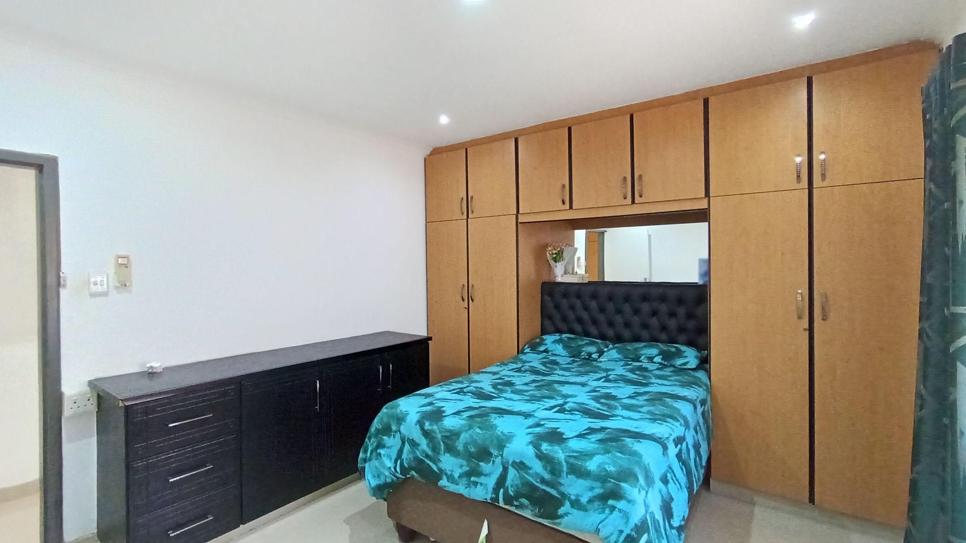 Bed Room 2 - 21 square meters of property in Shallcross 